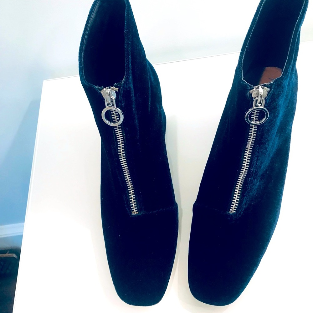 Blue velvety booties excellent condition